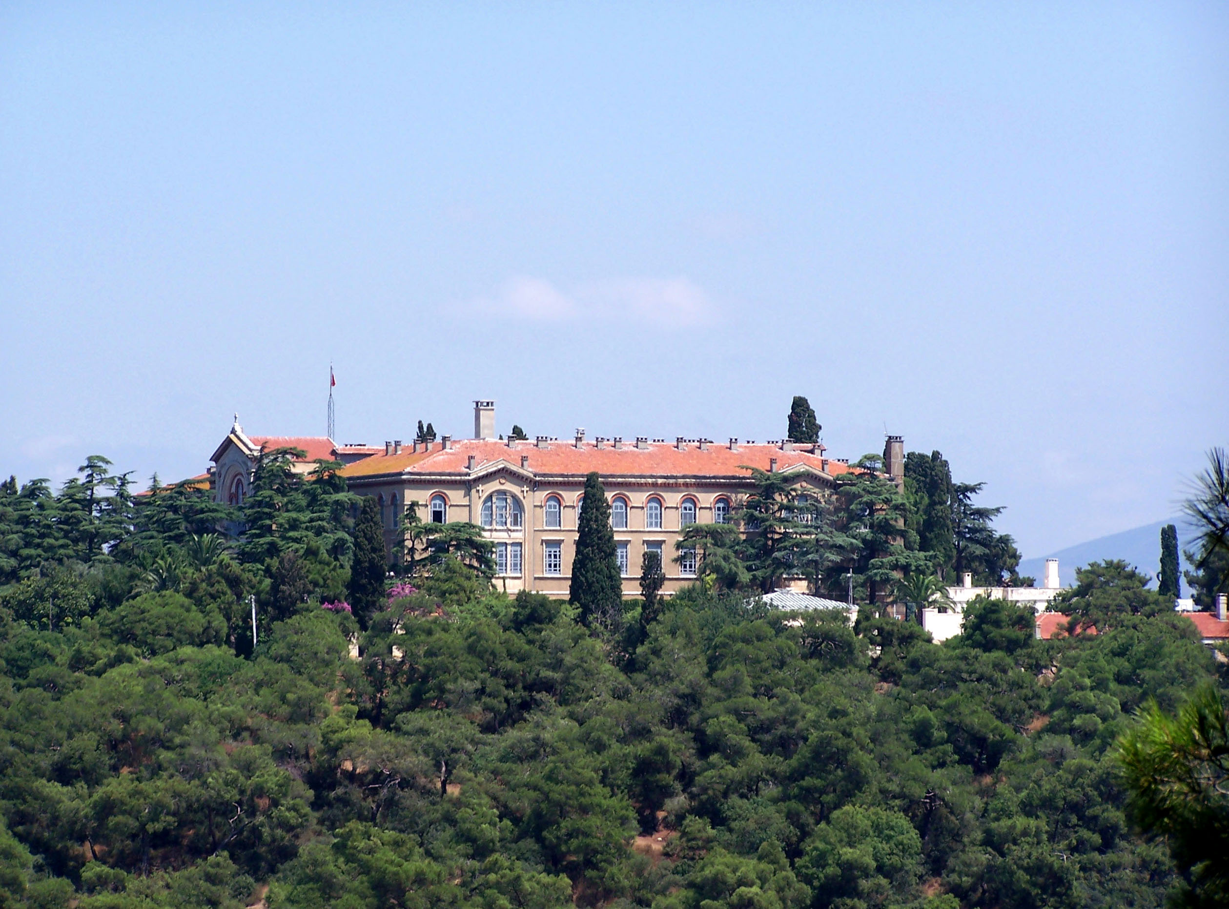 Χάλκη…η Σχολή που καίει την Άγκυρα