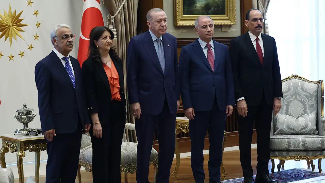 Mυστήριο με την επίσκεψη στο ιμραλί – “κατέβηκε” το δημοσίευμα της τουρκιγιέ