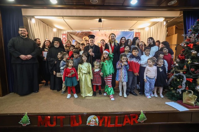 Χριστουγεννιάτικη γιορτή στη Μητρόπολη Δέρκων με τον Παναγιώτατο και τη Δήμαρχο Μακροχωρίου