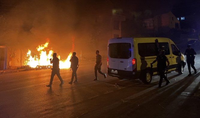 Αντιμεταναστευτικό κύμα στην Τουρκία – Διαδηλώσεις και έκτροπα σε 10 πόλεις όλη τη νύχτα