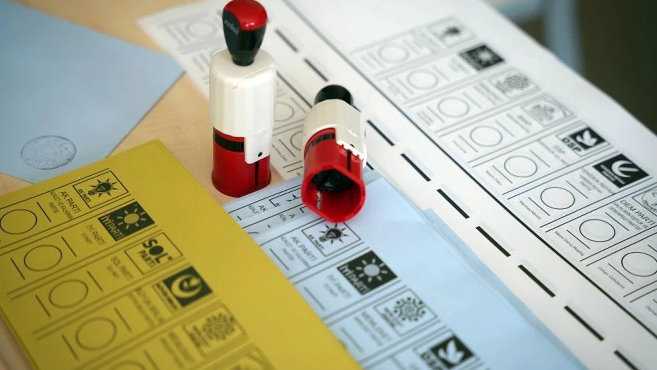 Πρώτη δημοσκόπηση 2026: Κατρακύλα για Καλό Κόμμα– Ντέρμπι CHP με AKΡ