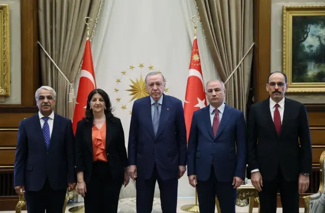 Πρώτη συνάντηση σήμερα Ερντογάν με φιλοκουρδικό κόμμα DEM – Η διαδικασία για κουρδικό συνεχίζεται