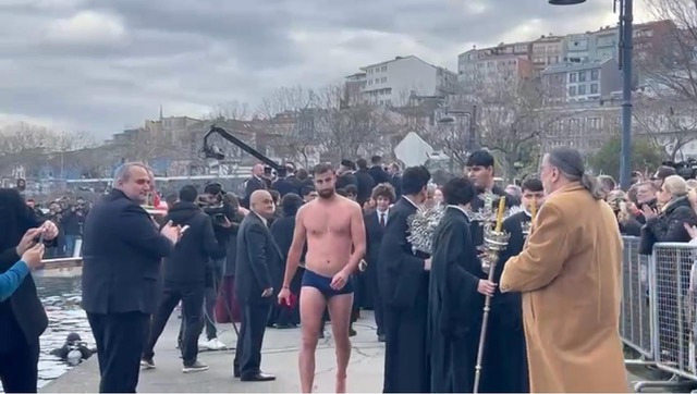 Ξανά στα χέρια του Βασίλη από την Δράμα ο τίμιος σταυρός στον Κεράτιο