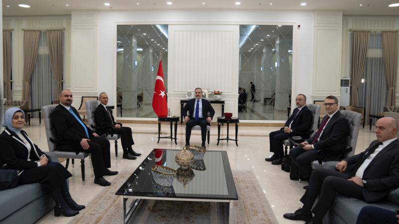 Φιντάν: Οι ένοπλες ομάδες στη Συρία πρέπει να ενταχθούν στον εθνικό στρατό της Συρίας 