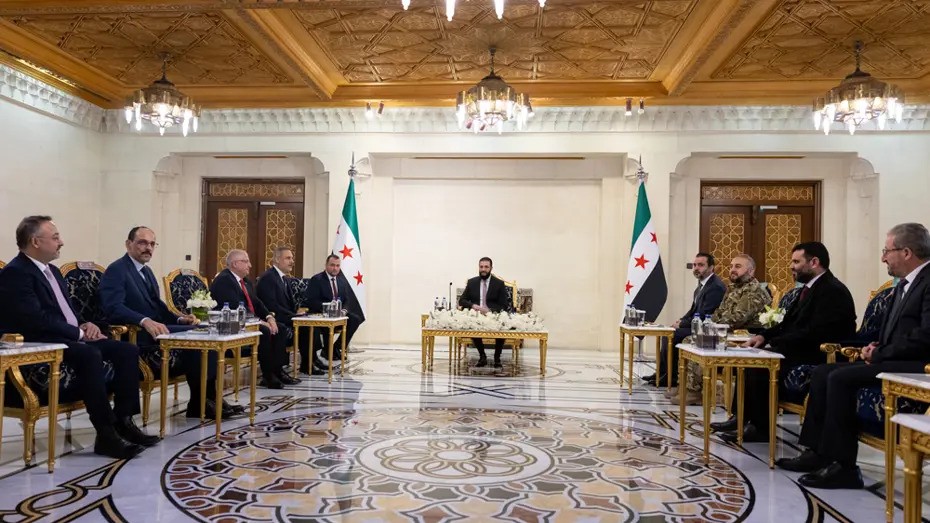 «Tελεσίγραφο» από Τουρκία σε Δαμασκό: Φιντάν, Γκιουλέρ και Καλίν απέναντι στο SDF