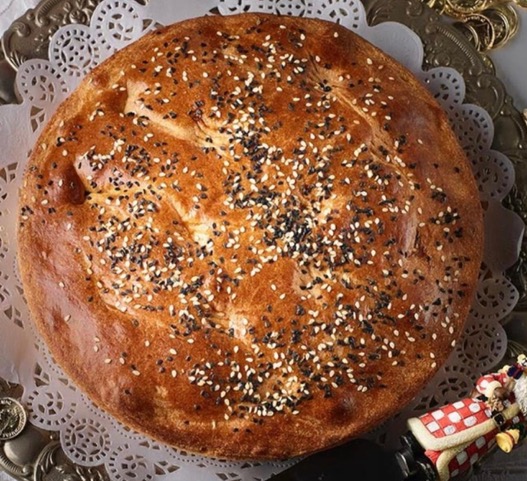 Έτσι αλλάζει ο χρόνος στην Πόλη: τραπέζι, μεζέδες και   Αγιοβασιλόπιτα