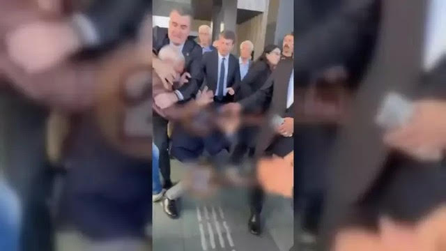 Ο Οζέλ δέχθηκε επίθεση με γροθιά – Τηλεφώνημα Ερντογάν στον Οζέλ