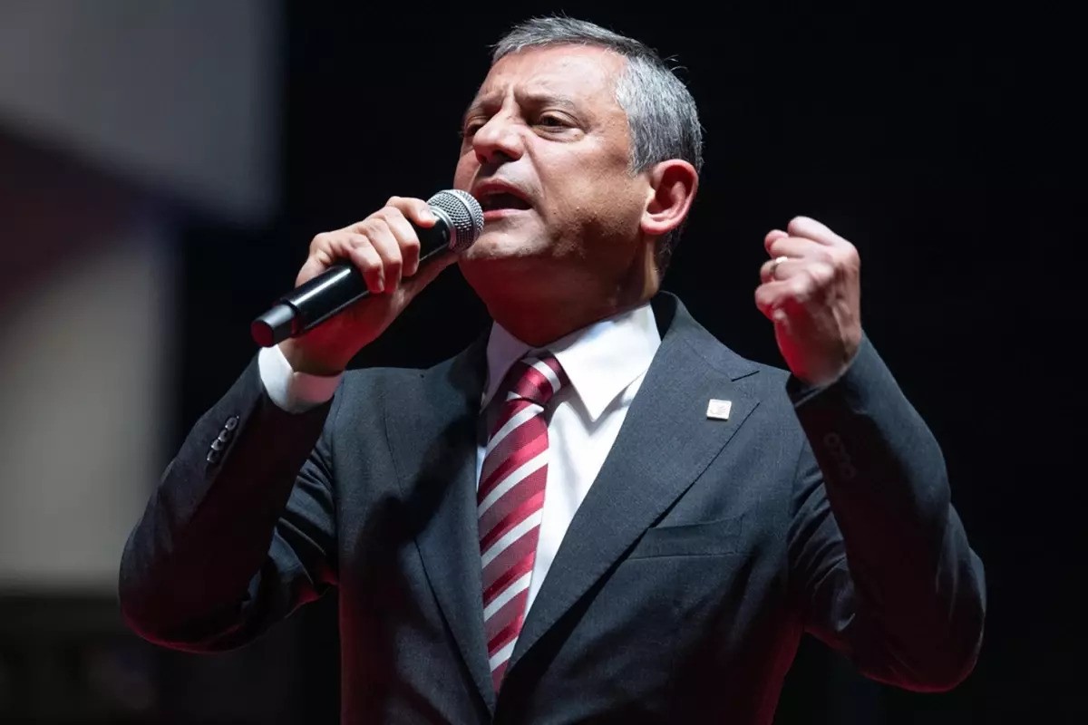 Οζέλ: «Ετοιμάζουμε διαδηλώσεις που να παραλύσουν τα πάντα»