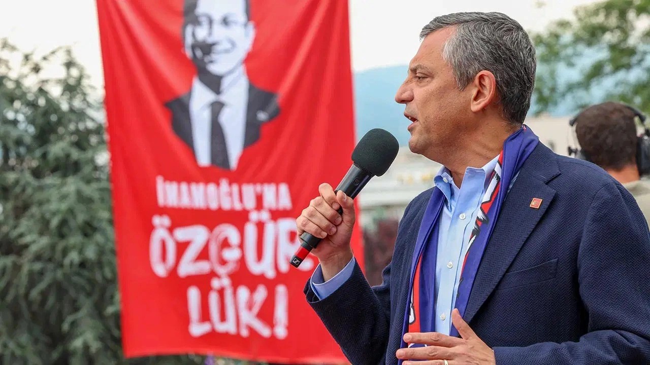 Έρευνα και εναντίον Οζέλ – Σκληρή απάντηση για ‘αιχμαλώτους CHP’ στις τουρκικές φυλακές