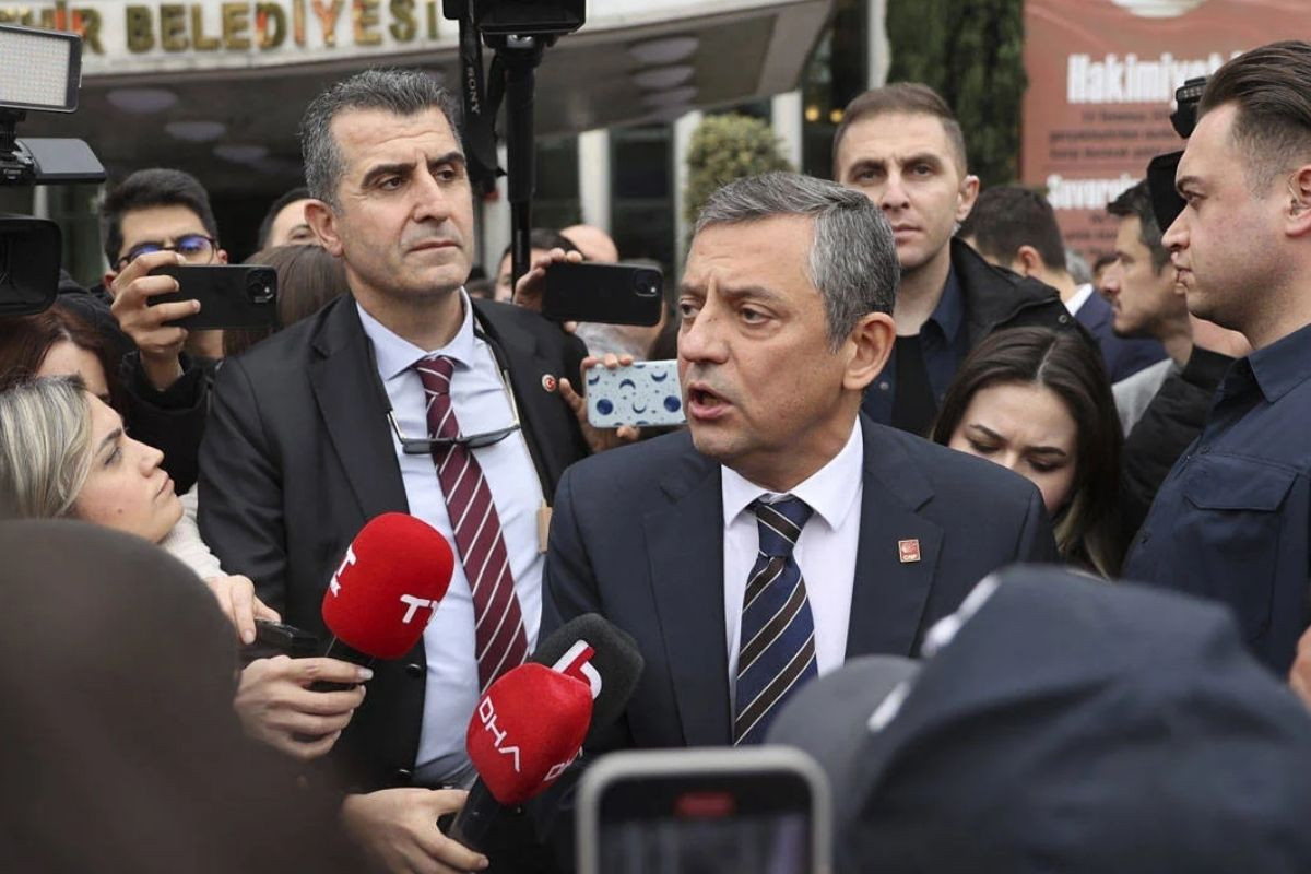 Οζέλ επισκέφθηκε Ιμάμογλου στις φυλακές Σηλυβρίας: «Αυτό το Μπαϊράμι θα ειναι μια νέα έκπληξη για τον Ταγίπ Ερντογάν»