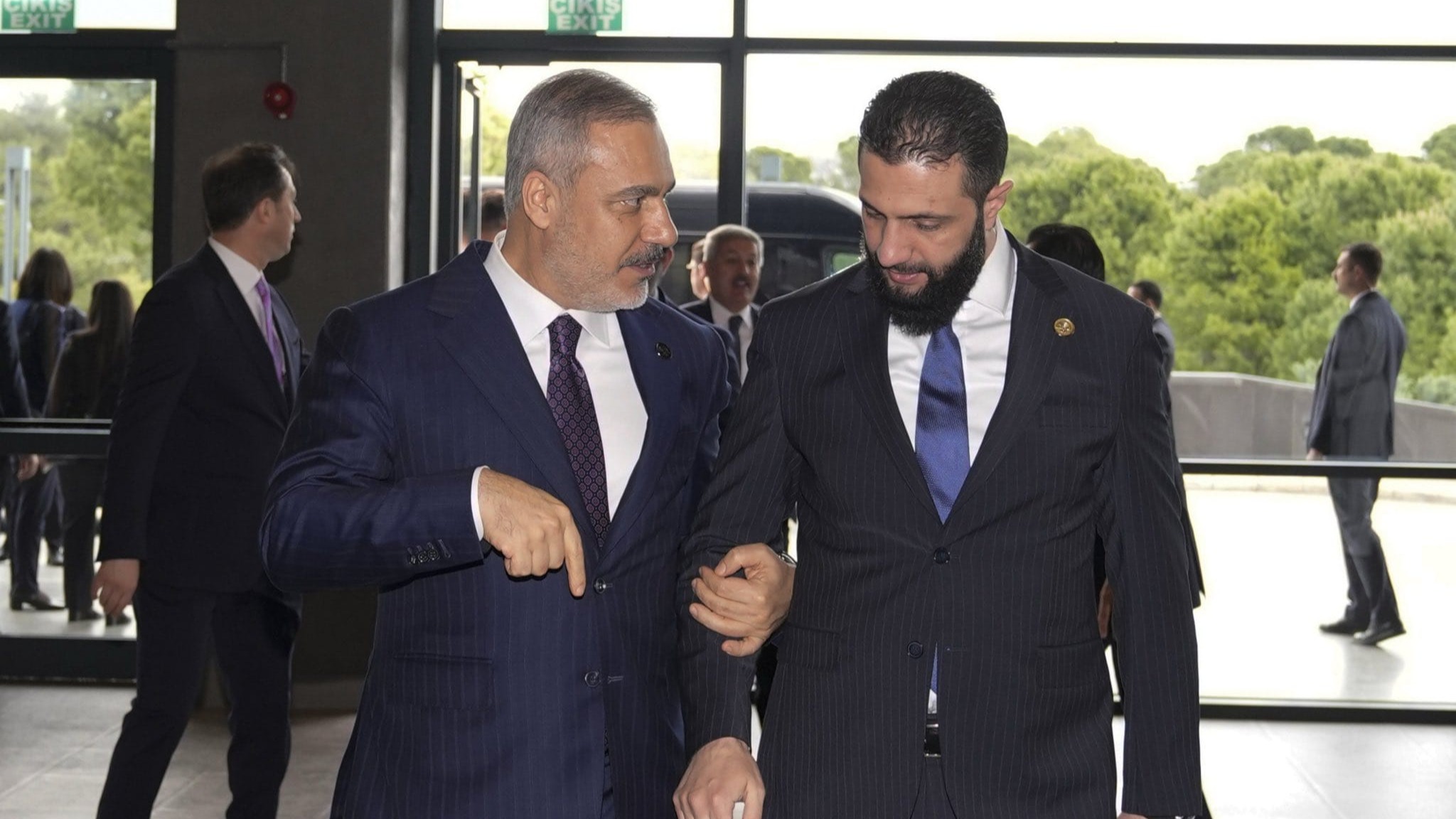 Τουρκία: Ταυτόχρονη επίσκεψη Φιντάν και Aλ Σάρα σήμερα στις ΗΠΑ