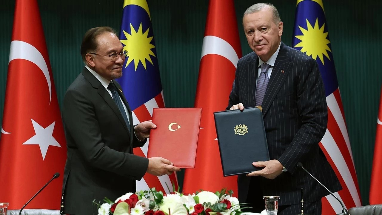 Τουρκία – Μαλαισία: Ενίσχυση στρατηγικής συνεργασίας με στόχο τα 10 δισ. δολάρια στο εμπόριο 